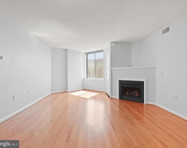851 N Glebe Road N - Photo Thumbnail 11