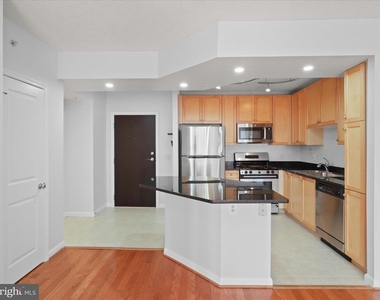 851 N Glebe Road N - Photo Thumbnail 6