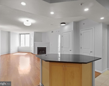 851 N Glebe Road N - Photo Thumbnail 10
