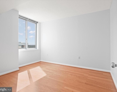 851 N Glebe Road N - Photo Thumbnail 16