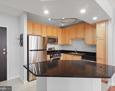 851 N Glebe Road N - Photo Thumbnail 7