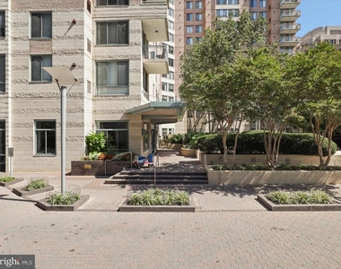 851 N Glebe Road N - Photo Thumbnail 1