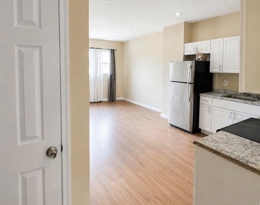7018 Woodland Avenue - Photo Thumbnail 2