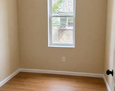 7018 Woodland Avenue - Photo Thumbnail 7