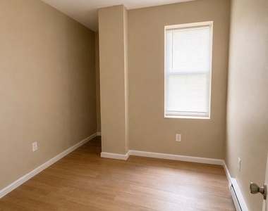 7018 Woodland Avenue - Photo Thumbnail 4