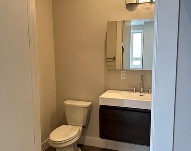 907 Leland Street - Photo Thumbnail 9