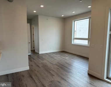 907 Leland Street - Photo Thumbnail 3