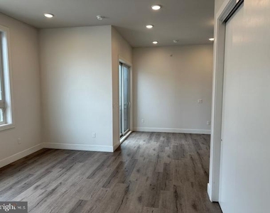 907 Leland Street - Photo Thumbnail 13