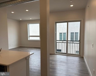907 Leland Street - Photo Thumbnail 4