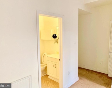 1211 Locust Street - Photo Thumbnail 7