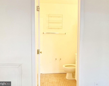 1211 Locust Street - Photo Thumbnail 9