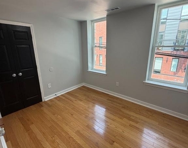717 N 16th Street - Photo Thumbnail 6