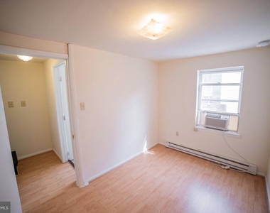 1305 N Lawrence Street - Photo Thumbnail 5
