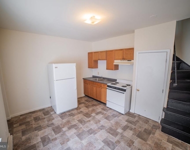 1305 N Lawrence Street - Photo Thumbnail 2