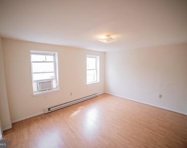 1305 N Lawrence Street - Photo Thumbnail 9