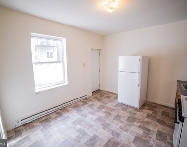 1305 N Lawrence Street - Photo Thumbnail 3
