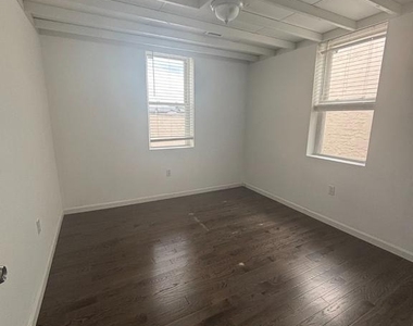 530-532 Bainbridge Street - Photo Thumbnail 2