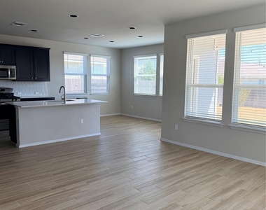 112 Tranchet Dr - Photo Thumbnail 10