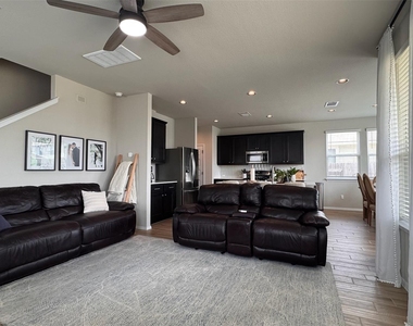 112 Tranchet Dr - Photo Thumbnail 7