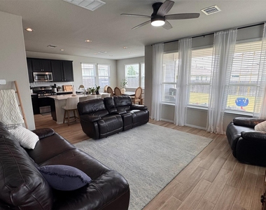 112 Tranchet Dr - Photo Thumbnail 9