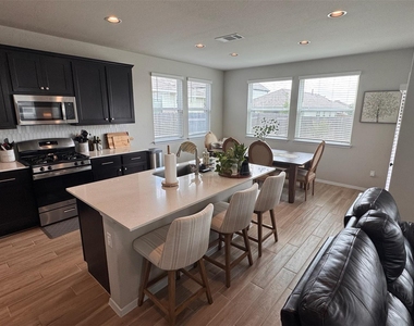 112 Tranchet Dr - Photo Thumbnail 5