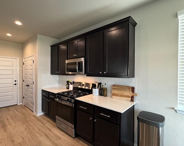112 Tranchet Dr - Photo Thumbnail 3