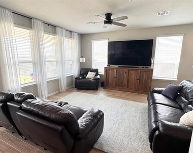 112 Tranchet Dr - Photo Thumbnail 8