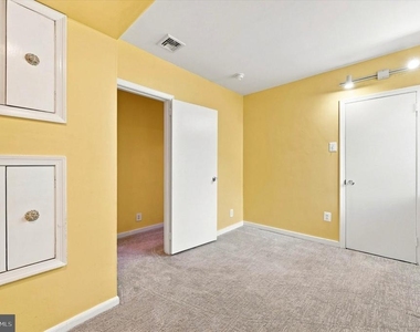 840 Delmont Drive - Photo Thumbnail 15