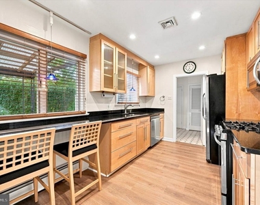 840 Delmont Drive - Photo Thumbnail 8
