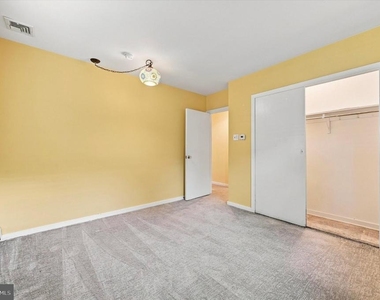 840 Delmont Drive - Photo Thumbnail 14