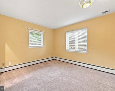 840 Delmont Drive - Photo Thumbnail 13
