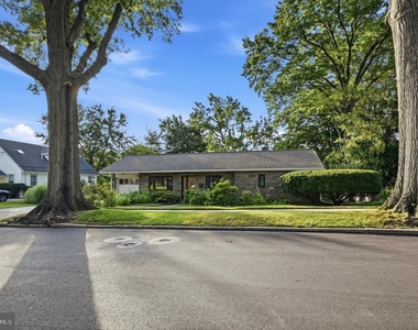 840 Delmont Drive - Photo Thumbnail 2