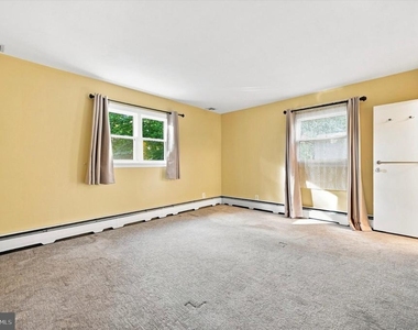 840 Delmont Drive - Photo Thumbnail 10