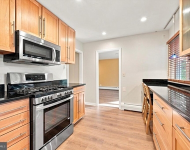 840 Delmont Drive - Photo Thumbnail 7