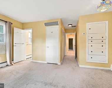 840 Delmont Drive - Photo Thumbnail 9