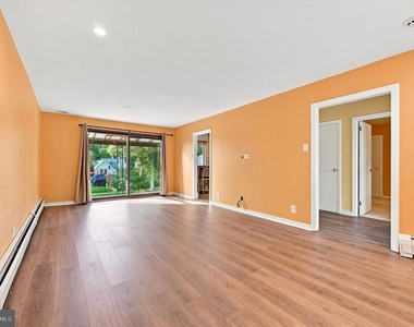 840 Delmont Drive - Photo Thumbnail 5