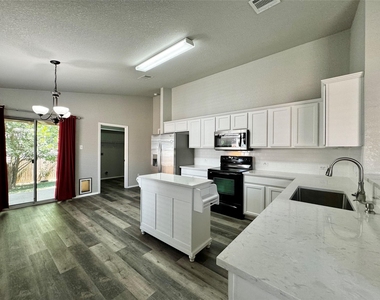 1014 Aiken Dr - Photo Thumbnail 9