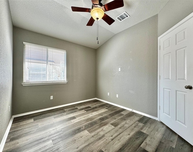 1014 Aiken Dr - Photo Thumbnail 29