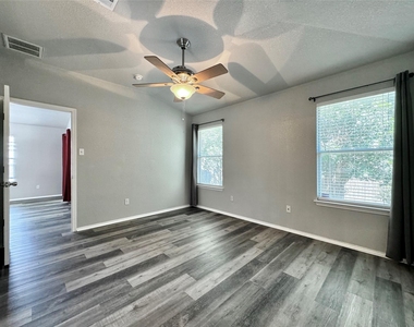 1014 Aiken Dr - Photo Thumbnail 17