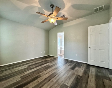 1014 Aiken Dr - Photo Thumbnail 16
