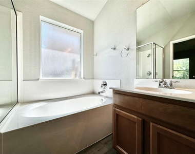 1014 Aiken Dr - Photo Thumbnail 20