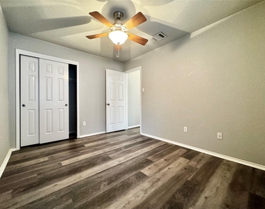 1014 Aiken Dr - Photo Thumbnail 26