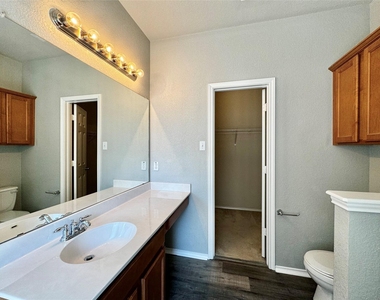 1014 Aiken Dr - Photo Thumbnail 19