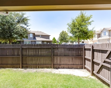 2880 Donnell Dr - Photo Thumbnail 33
