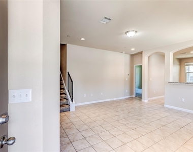 2880 Donnell Dr - Photo Thumbnail 3
