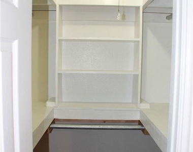 6806 Lunar Dr - Photo Thumbnail 12
