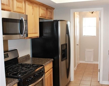 6806 Lunar Dr - Photo Thumbnail 6