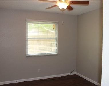 6806 Lunar Dr - Photo Thumbnail 15