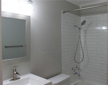 6806 Lunar Dr - Photo Thumbnail 9