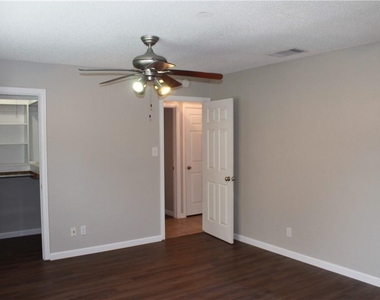 6806 Lunar Dr - Photo Thumbnail 11